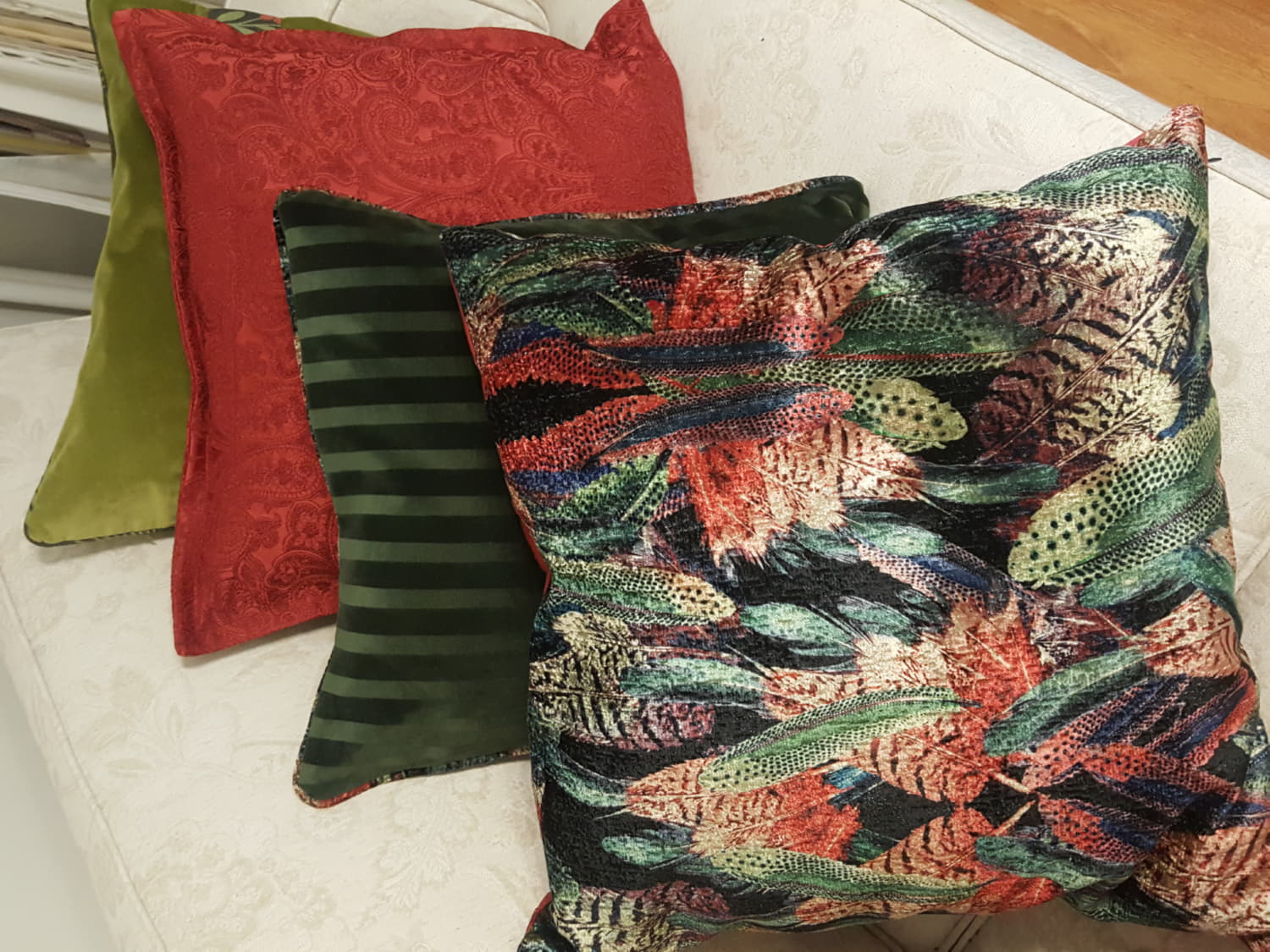 VELVET PILLOWS